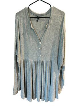 Allegrace Women's Gray Mid-way Buttoned Top